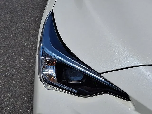 Used 2024 White Subaru Base image 10