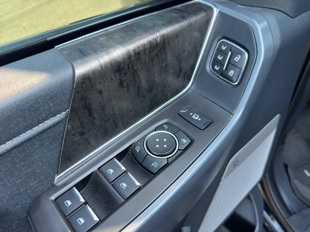 Used 2023 Agate Black Metallic Ford LARIAT image 25