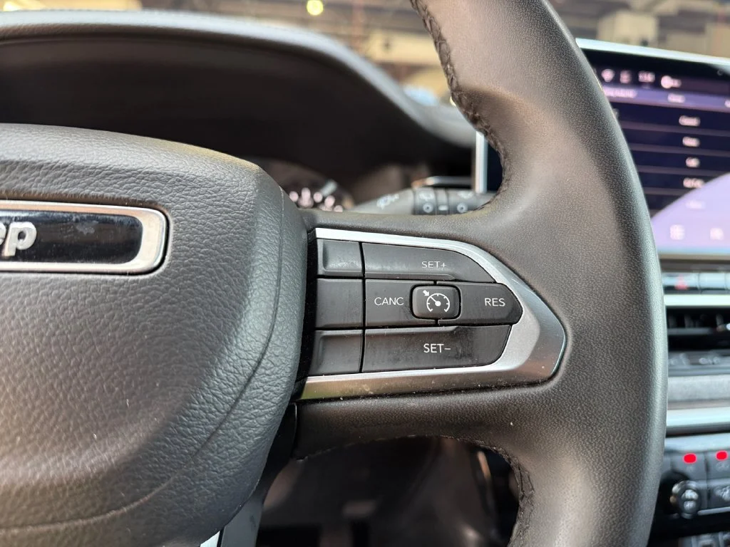 Used 2024 White Jeep Latitude image 25