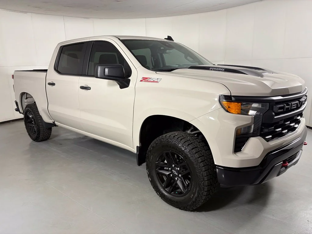 Used 2026 White Chevrolet Custom Trail Boss image 2