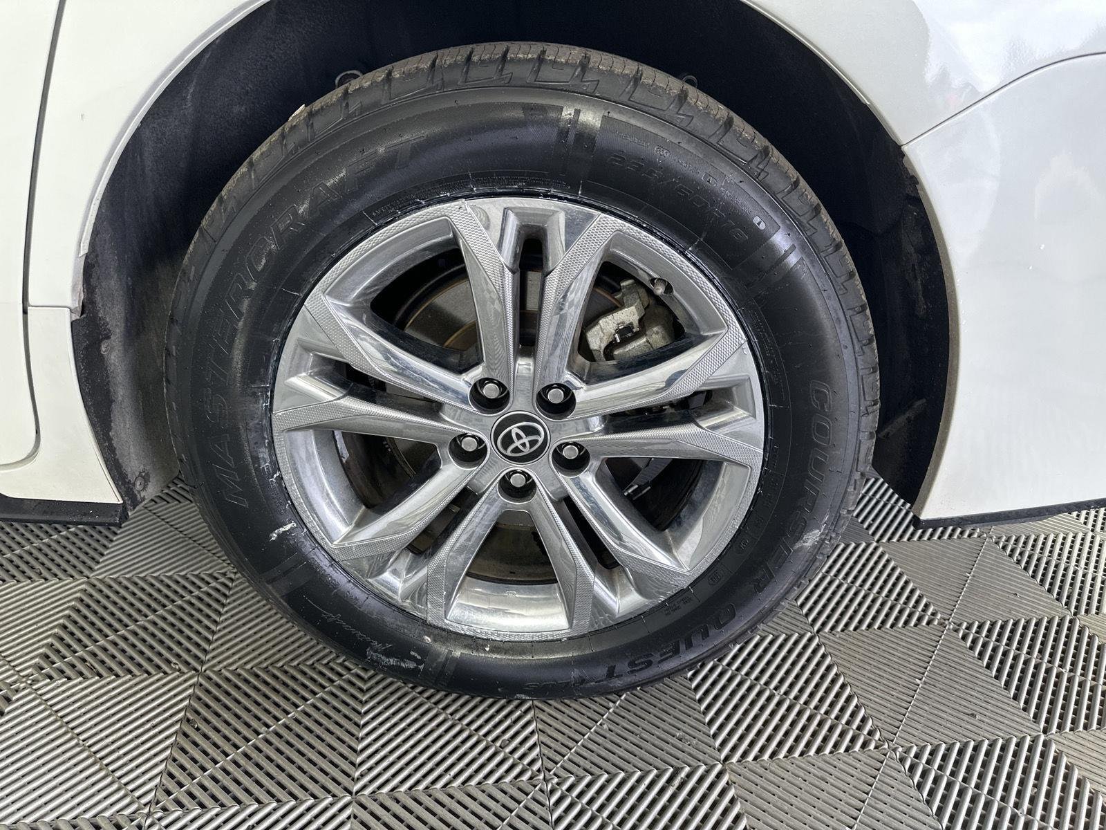Used 2022 Windchill Pearl Toyota Platinum 7-Passenger image 9