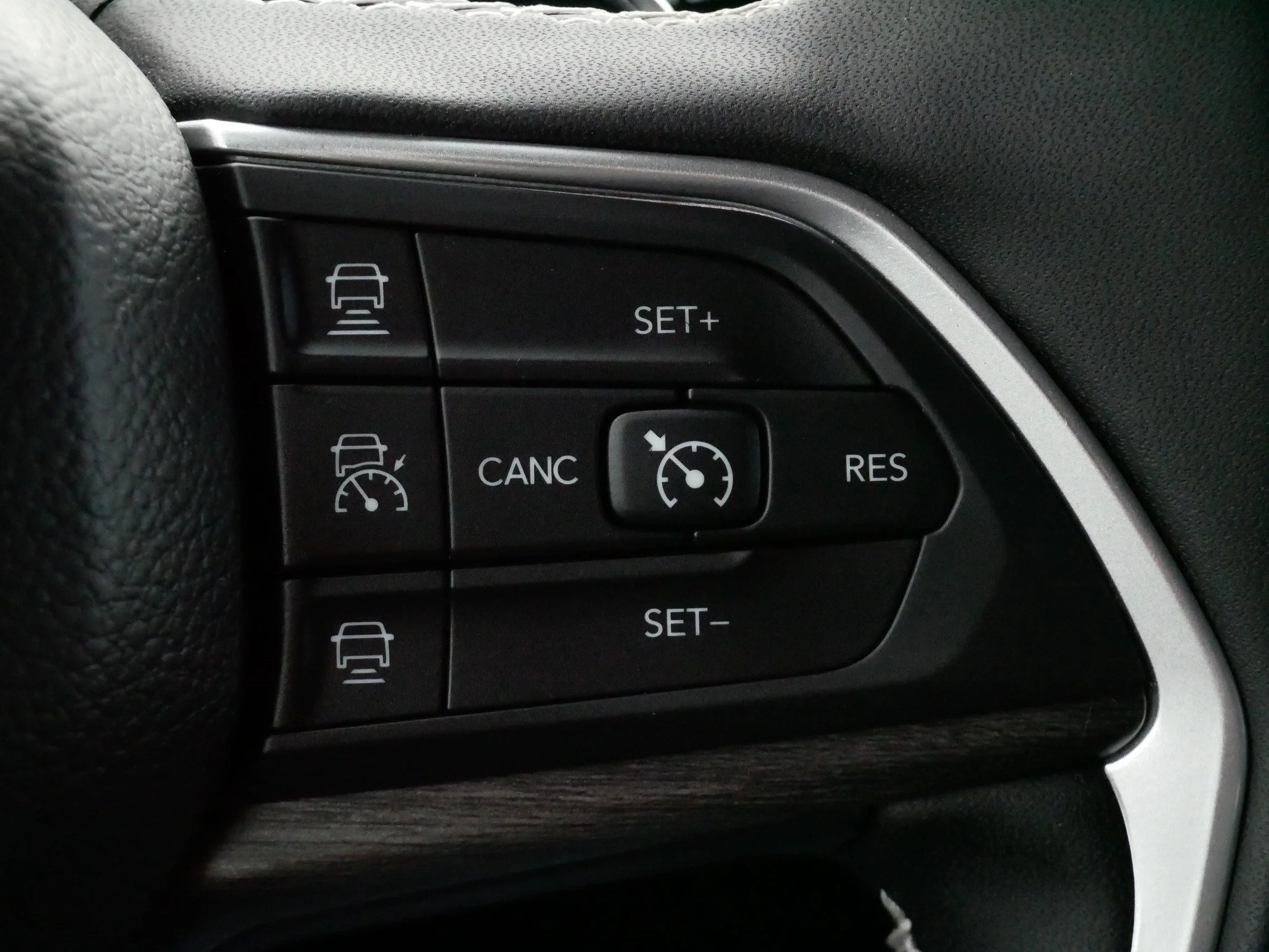 Used 2025 Diamond Black Crystal Pearlcoat Jeep  image 25