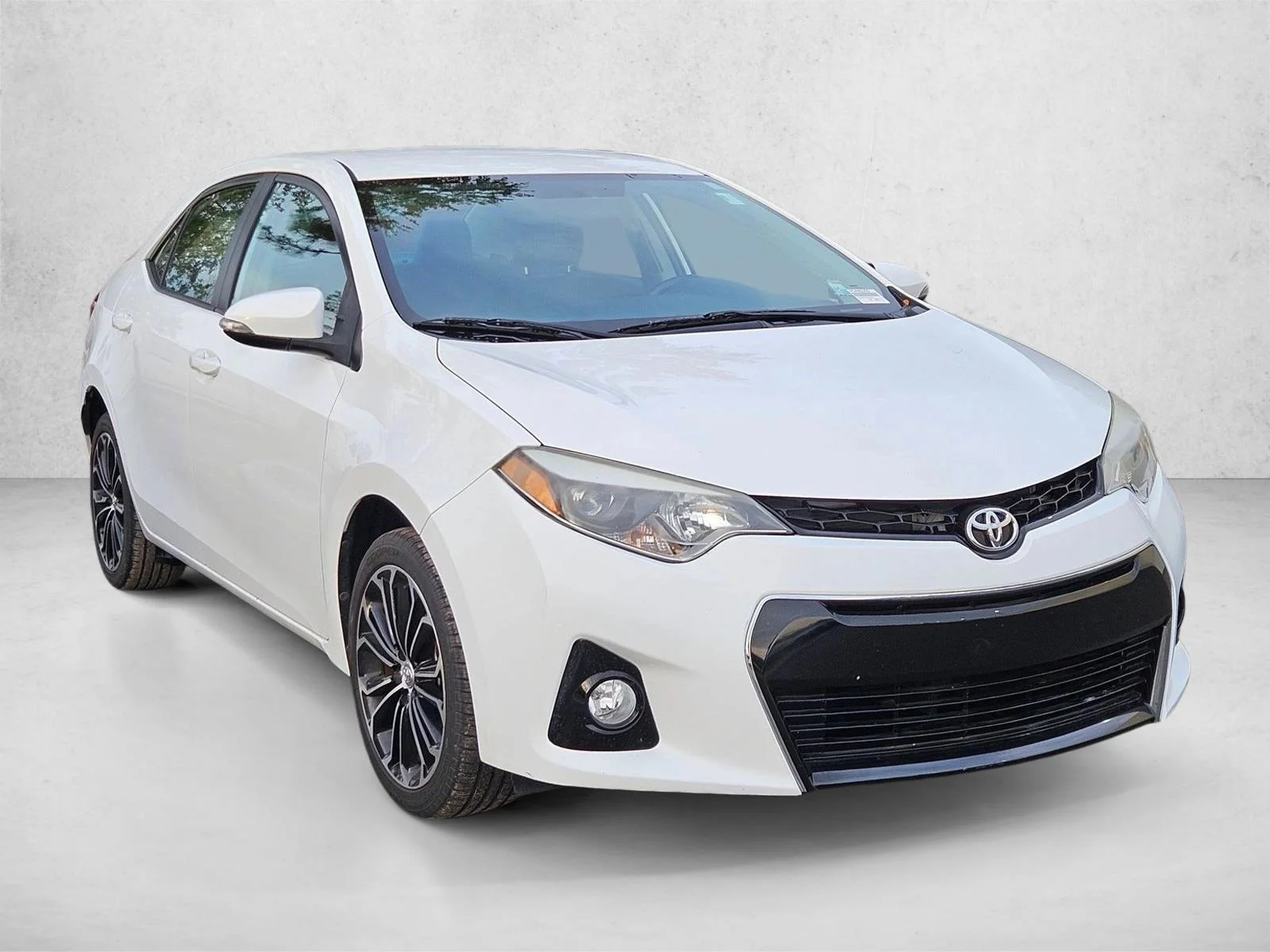 Used 2015 Super White Toyota S Plus image 3