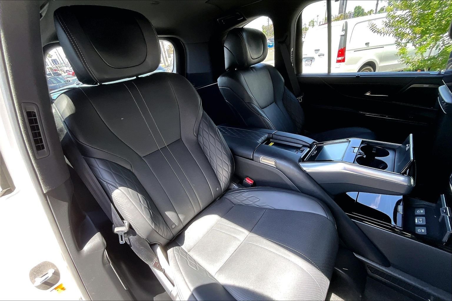 Used 2022 White Lexus 600 Ultra Luxury image 27