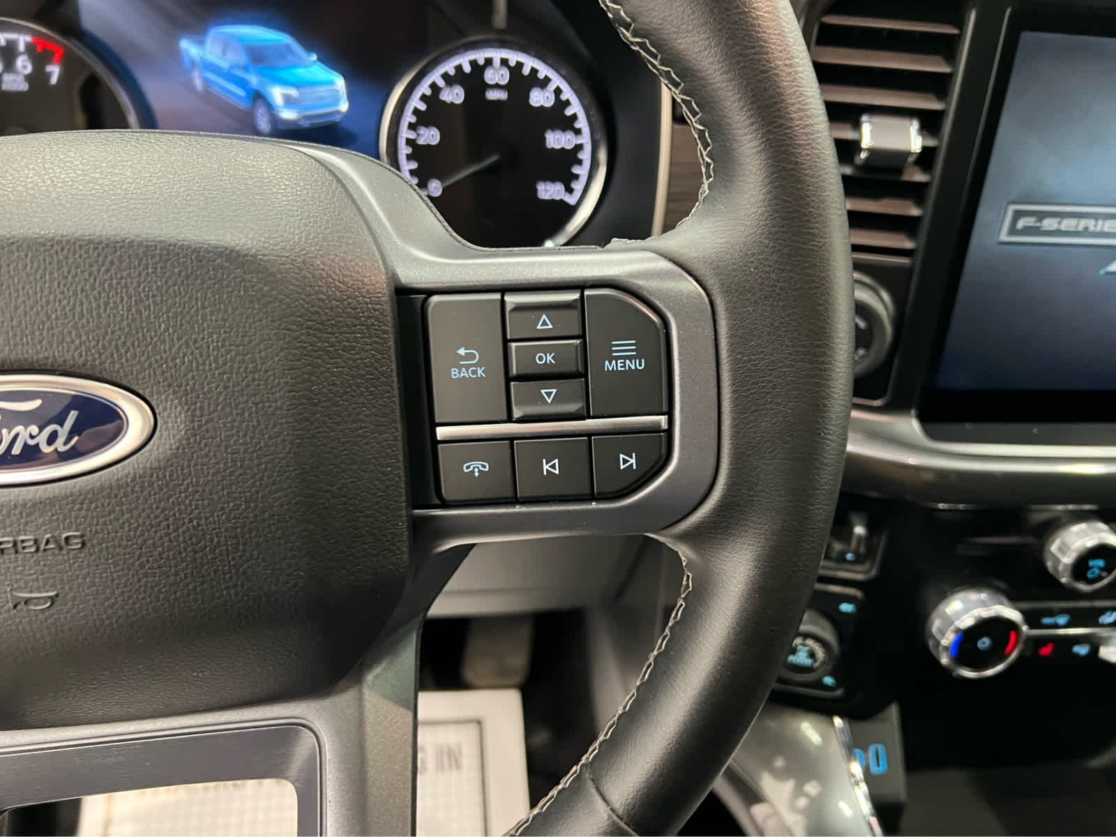 Used 2023 Avalanche Gray Ford XLT image 23