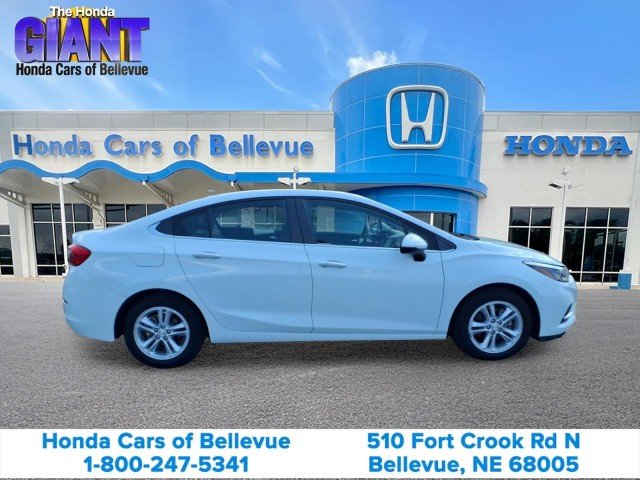 Used 2018 Summit White Chevrolet LT image 4