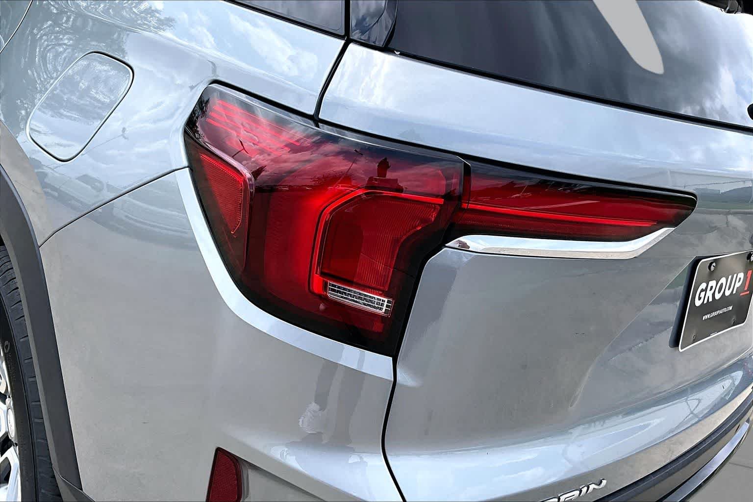 Used 2025 Sterling Metallic GMC FWD Elevation image 27