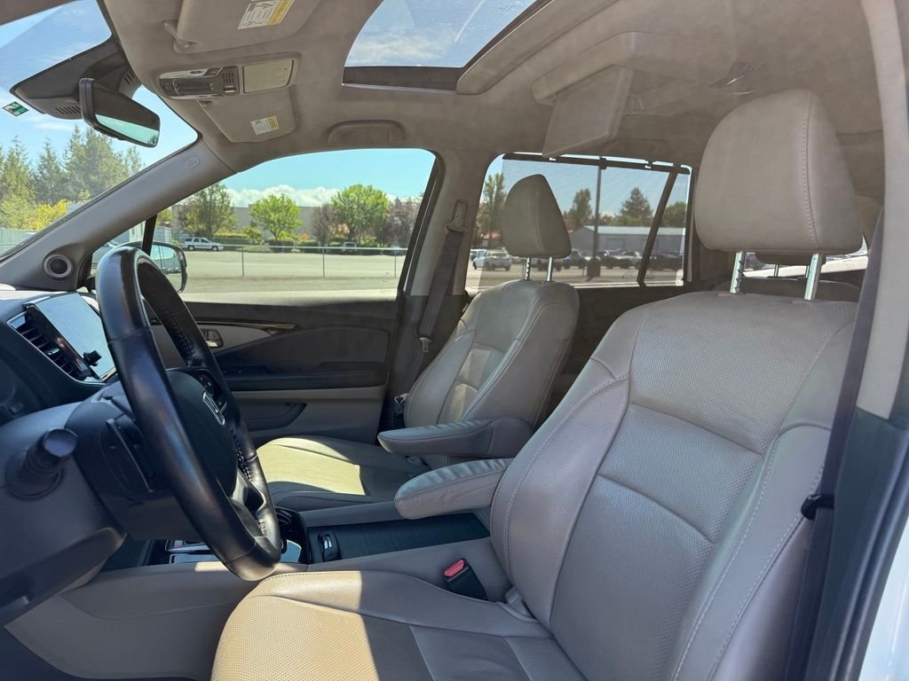 Used 2019 White Diamond Pearl Honda Elite image 9