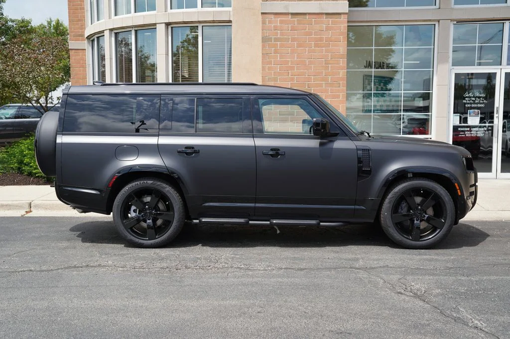 New 2026 Santorini Black Land Rover X-Dynamic SE image 8