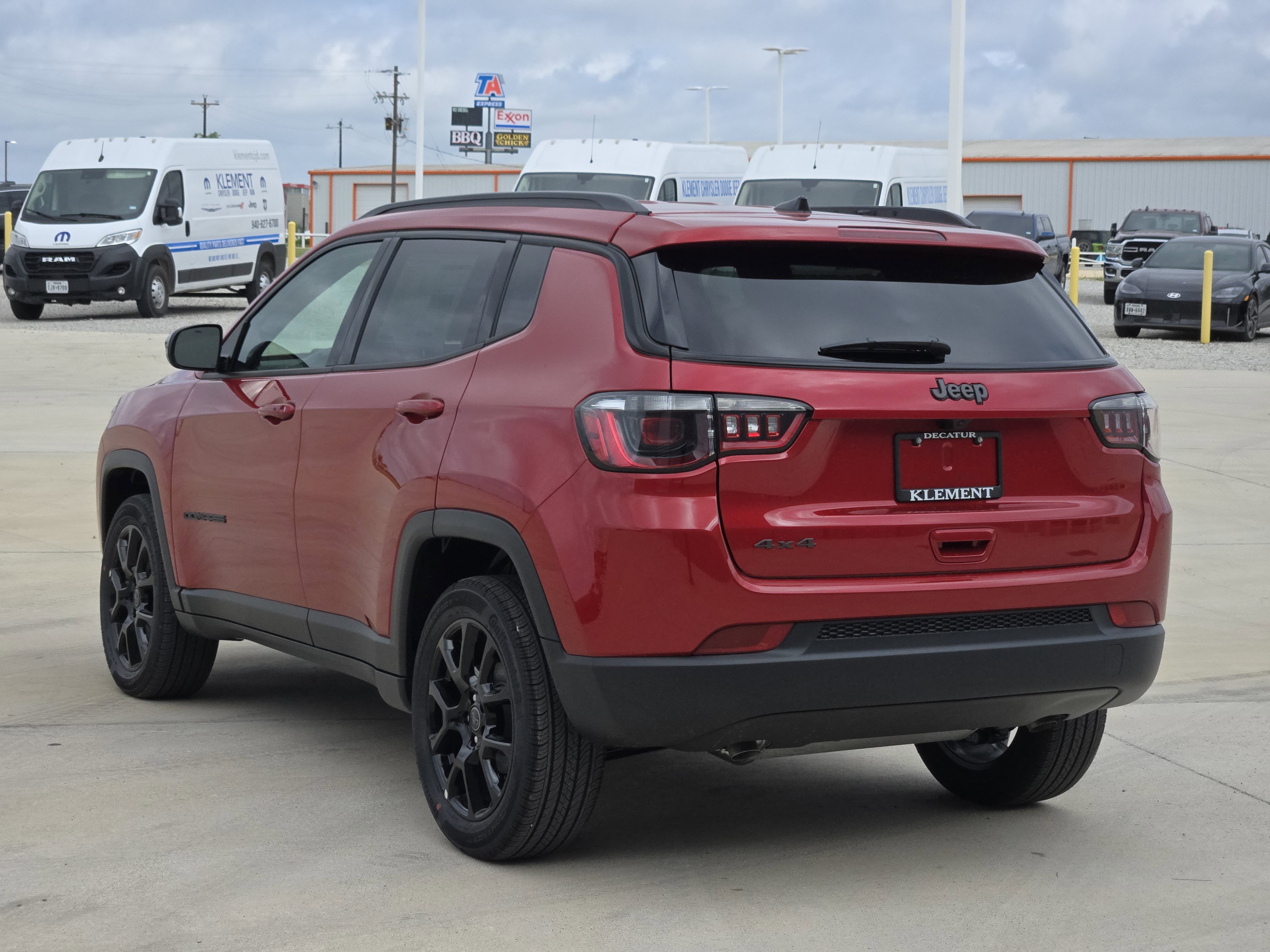 New 2026 Red Hot Pearl-Coat Exterior Paint Jeep Latitude image 4