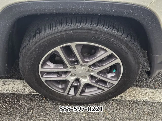 Used 2020 White Jeep Latitude image 9