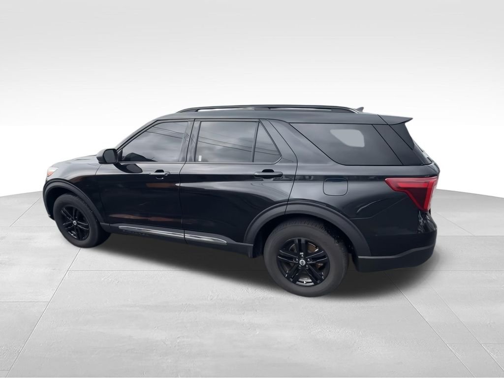 Used 2023 Black Metallic Ford XLT image 6