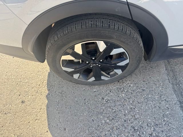 Used 2024 Gray Kia X-Line image 17