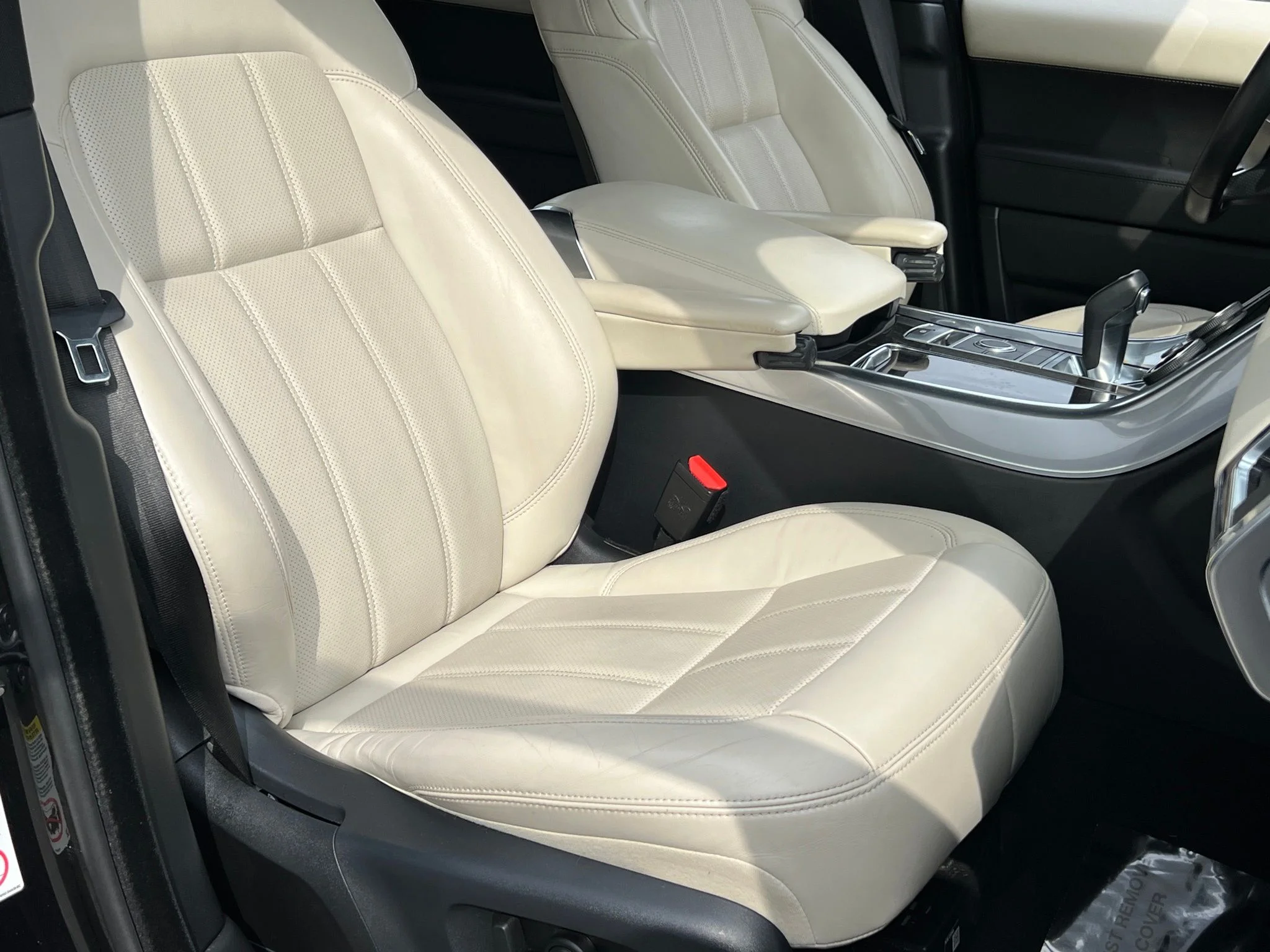 Used 2021  Land Rover HSE Silver Edition image 15