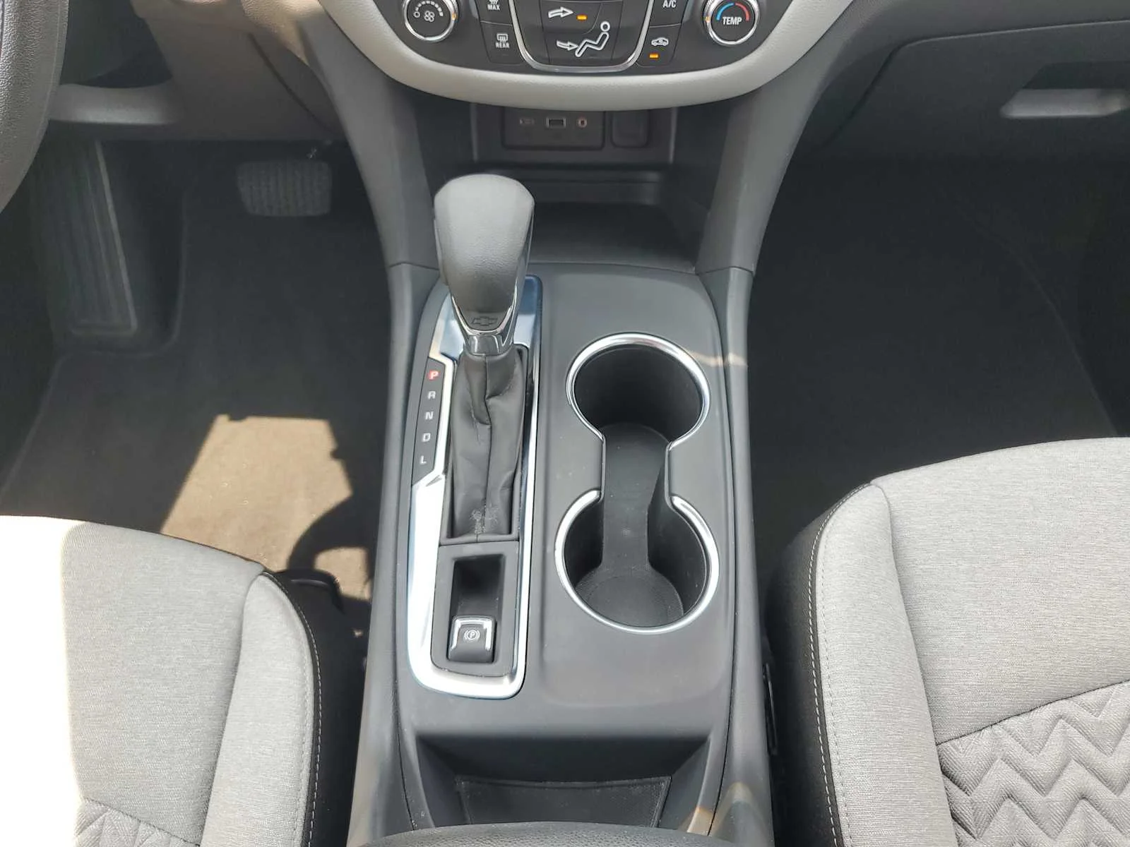 Used 2024 Summit White Chevrolet LS image 18