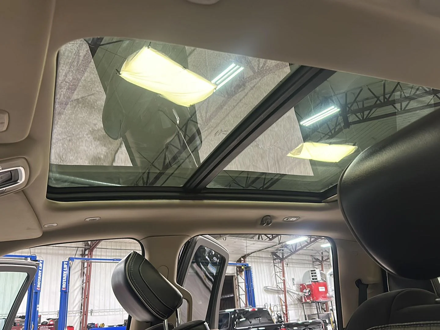 Used 2019 Diamond Black Crystal Pearlcoat Ram Laramie image 28