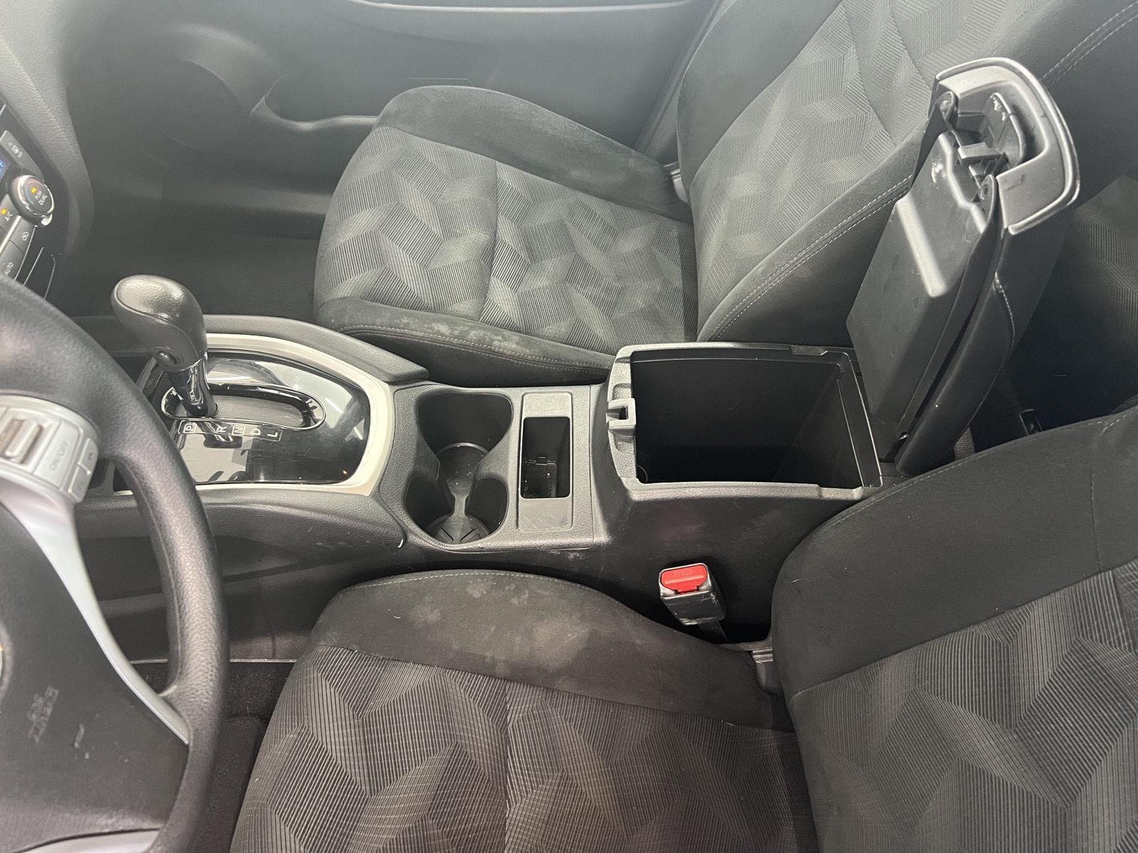 2016 Nissan Rogue SV - Photo 18