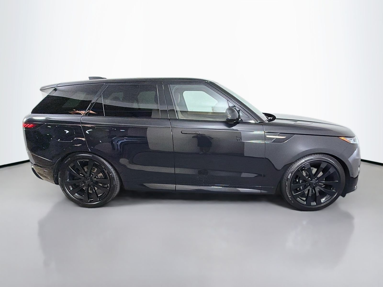 New 2026 Santorini Black Land Rover Dynamic SE image 6