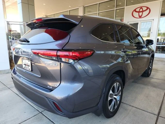 Used 2022 Gray Toyota XLE image 11