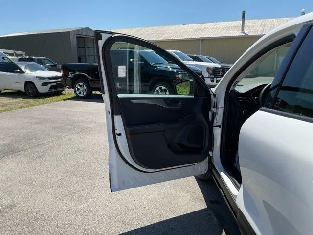 Used 2025 Oxford White Ford Active image 24