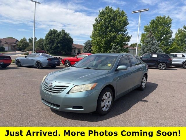 Used 2009 Green Toyota LE image 1