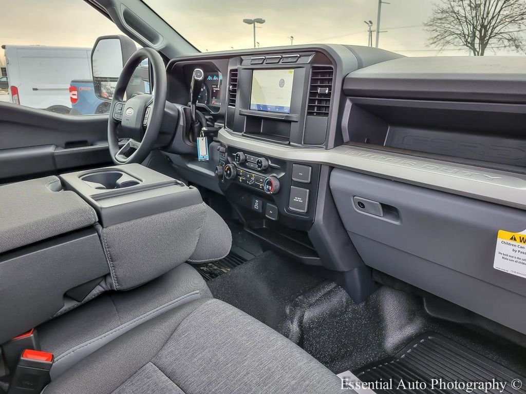 2024 Ford F-550 Super Duty Chassis Cab XL - Photo 18