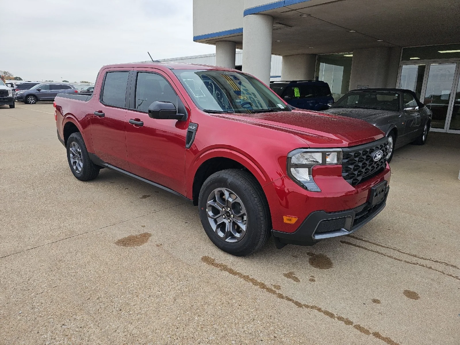 New 2026 Ruby Red Metallic Tinted Clearcoat Ford XLT image 2