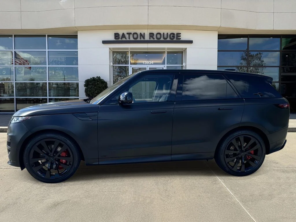 New 2026 Santorini Black Land Rover Dynamic SE image 5
