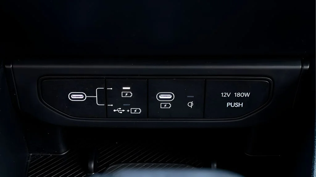 Used 2025 White Kia GT-Line image 35