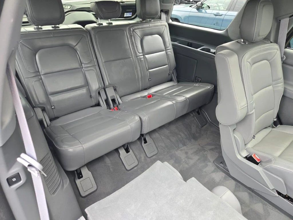 Used 2019 Silver Lincoln Reserve image 13