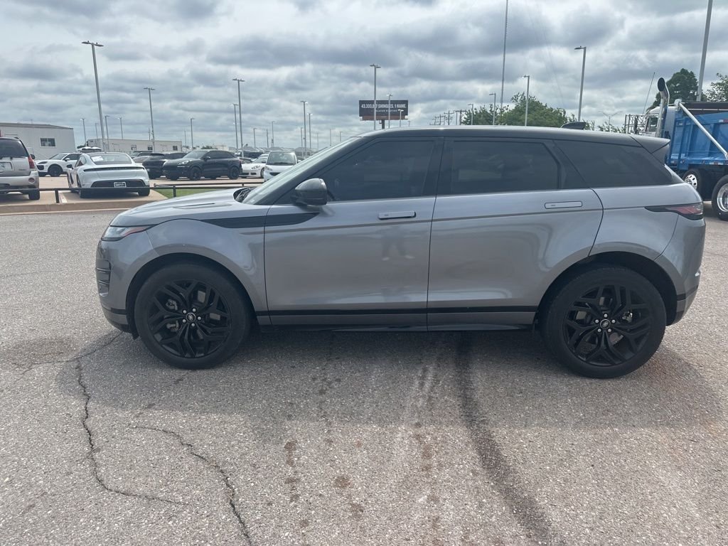 Used 2022 Gray Land Rover R-Dynamic SE image 2