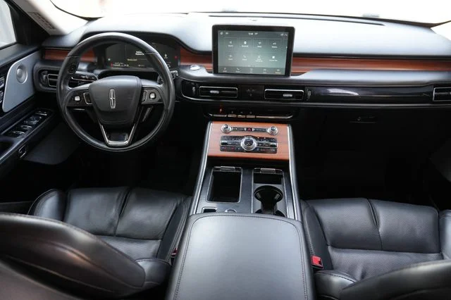 Used 2020 White Lincoln Reserve image 17