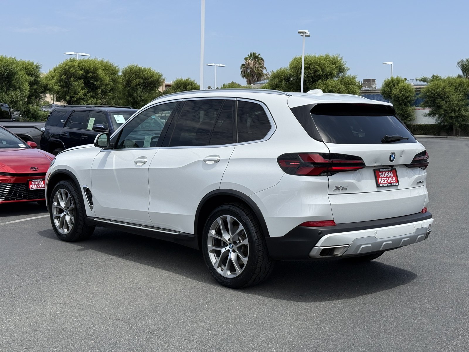 Used 2024 White Metallic BMW sDrive40i image 10