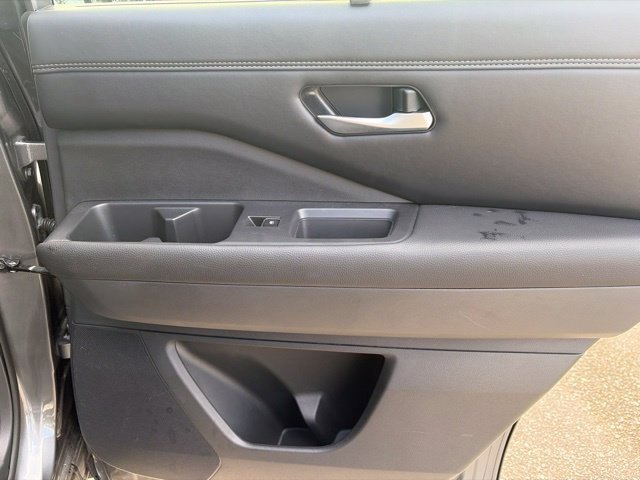 Used 2024 Gray Nissan Platinum image 19