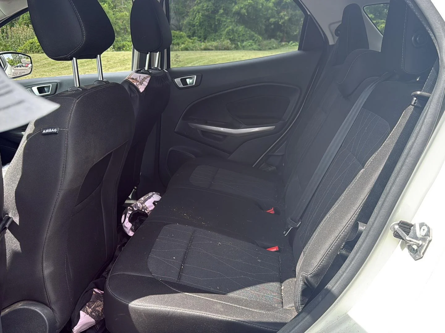 Used 2019 Diamond White Ford SE image 12