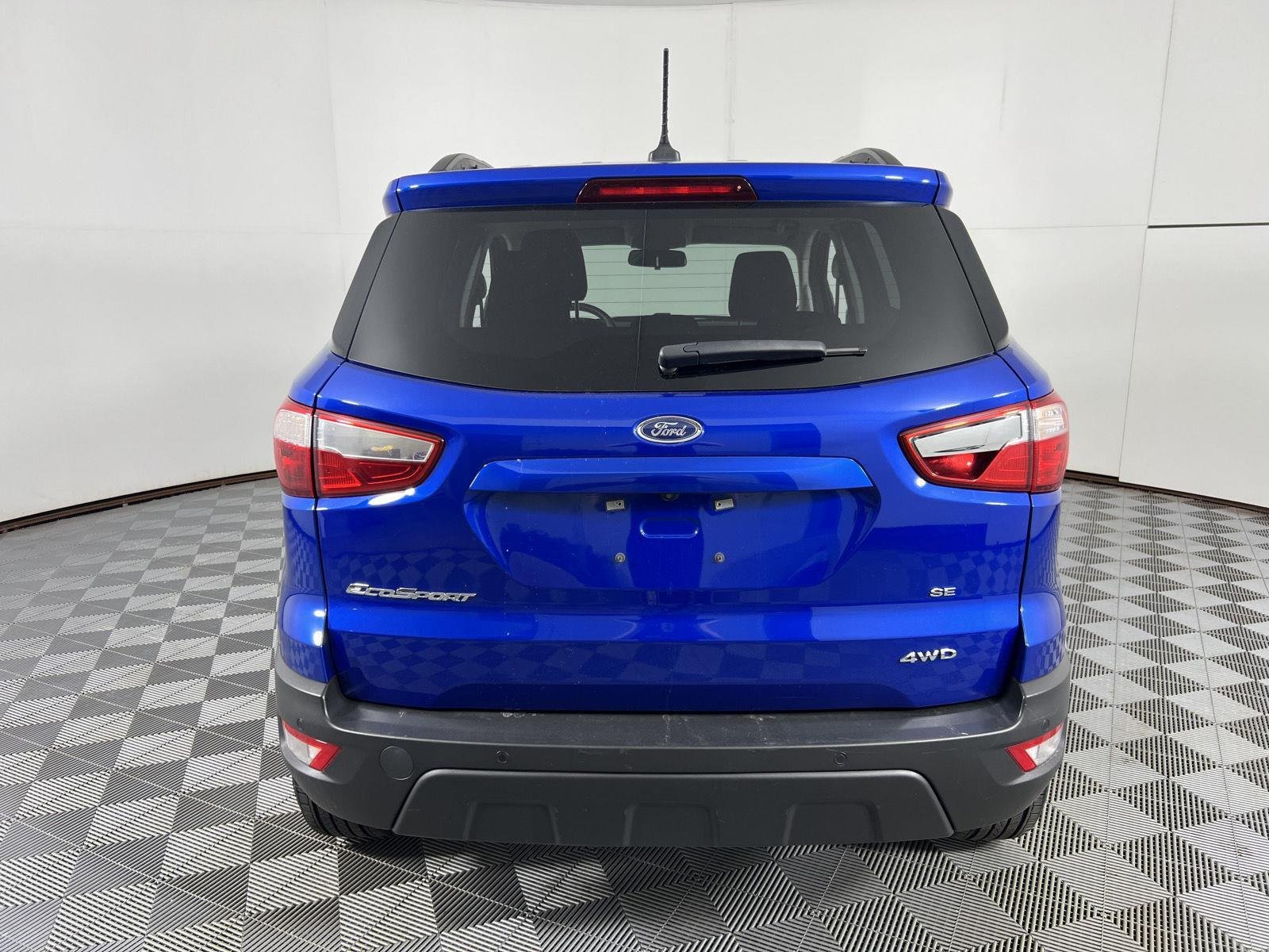 Used 2022 Lightning Blue Ford SE image 10