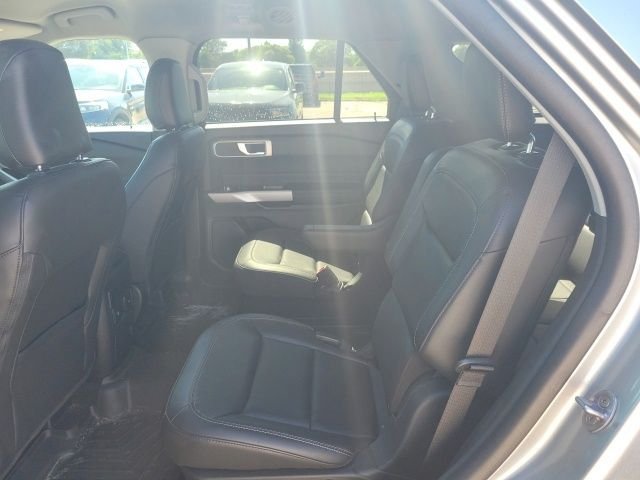 Used 2024 Silver Ford XLT image 17