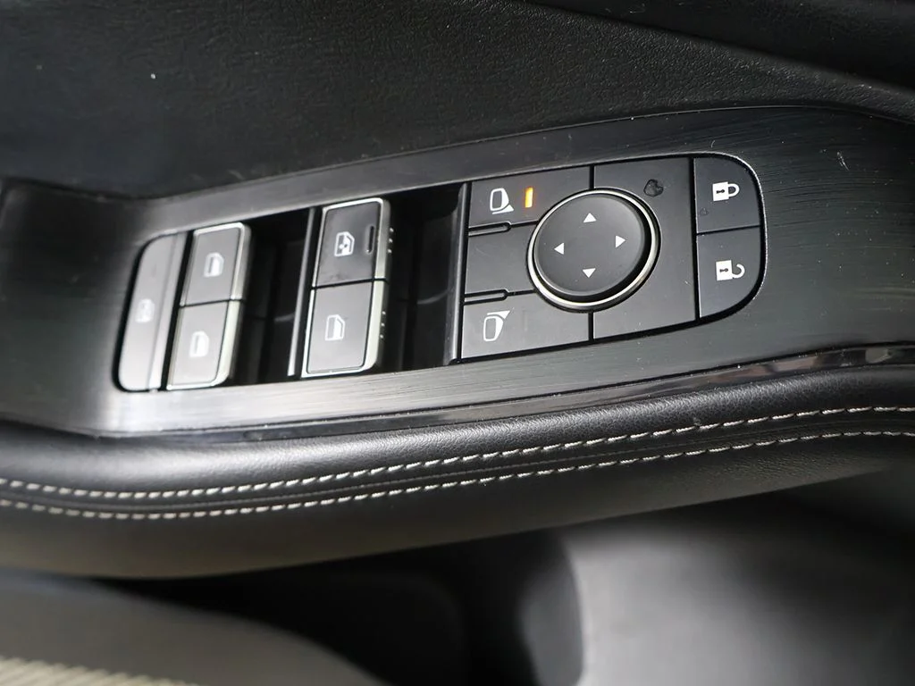 Used 2023 White Nissan SL image 34