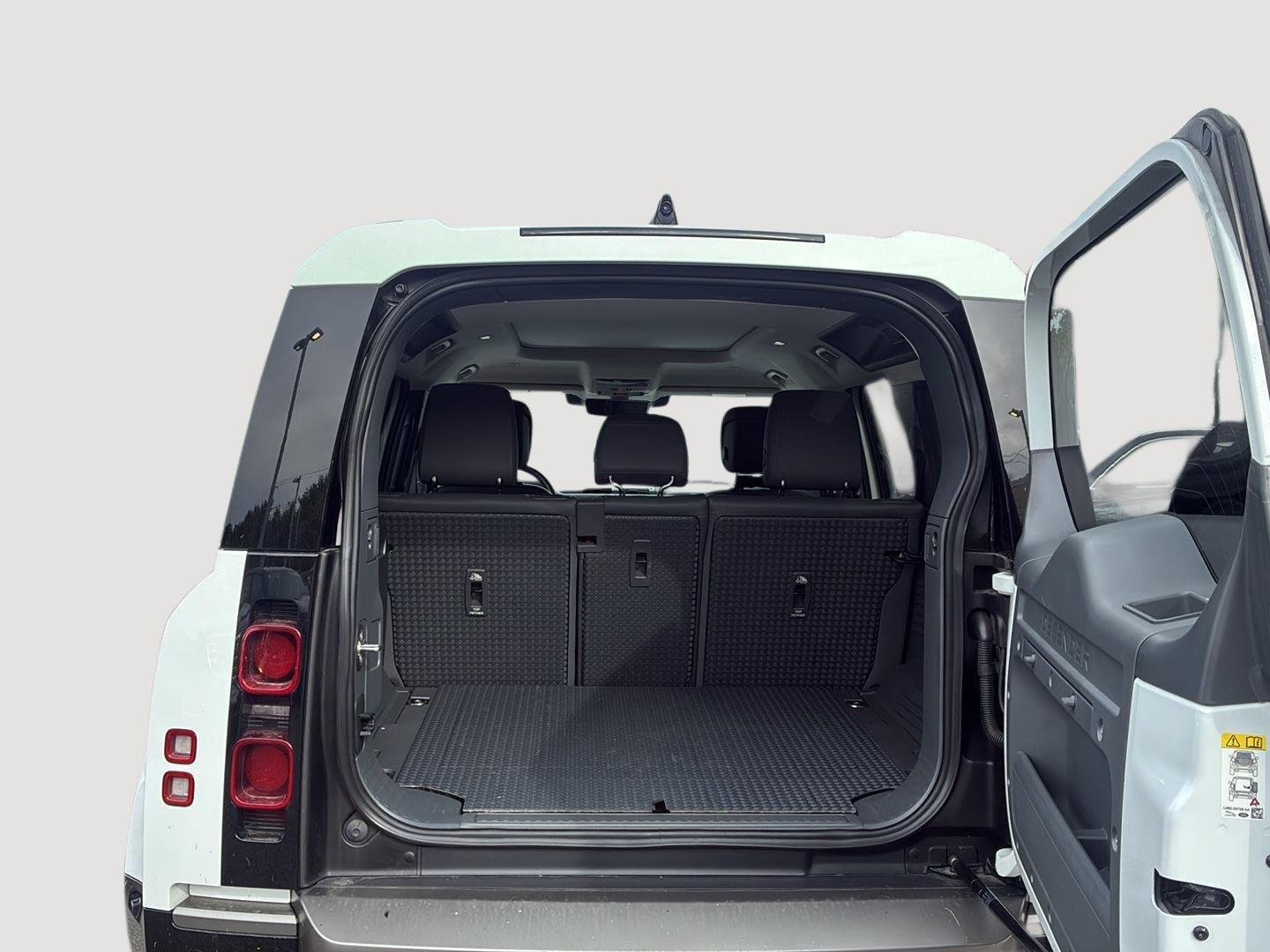 2024 Land Rover Defender X-Dynamic SE - Photo 19