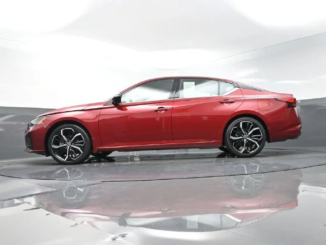 Used 2023 Red Nissan 2.5 SR image 33