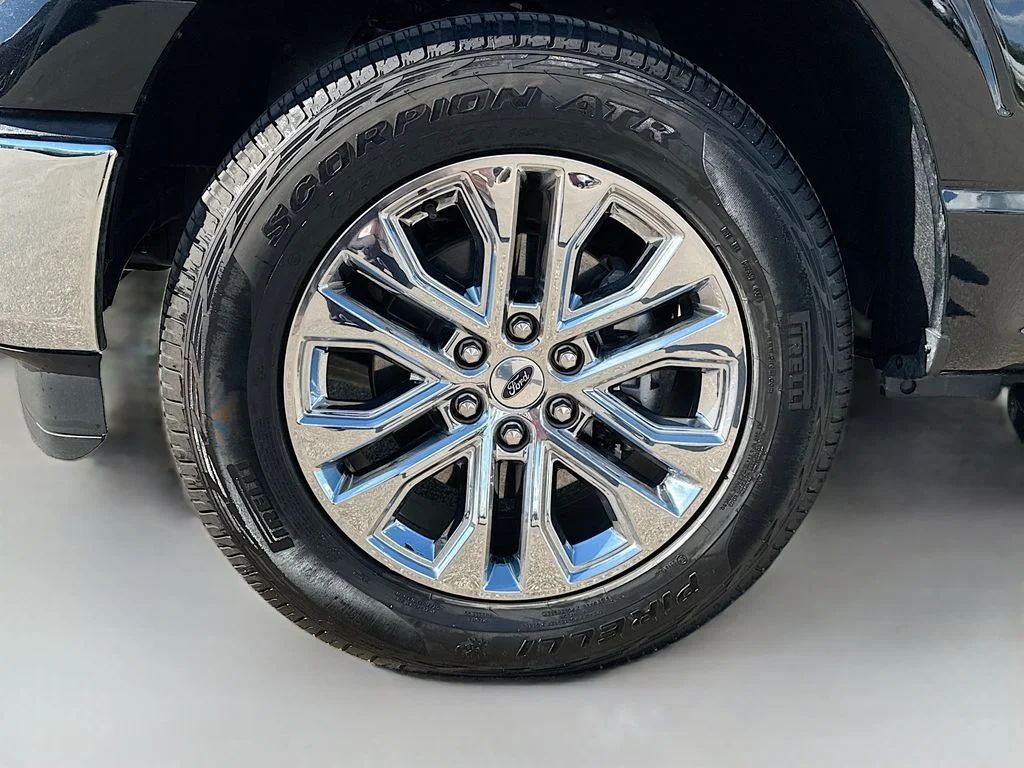 Used 2024 Agate Black Metallic Ford XLT image 23