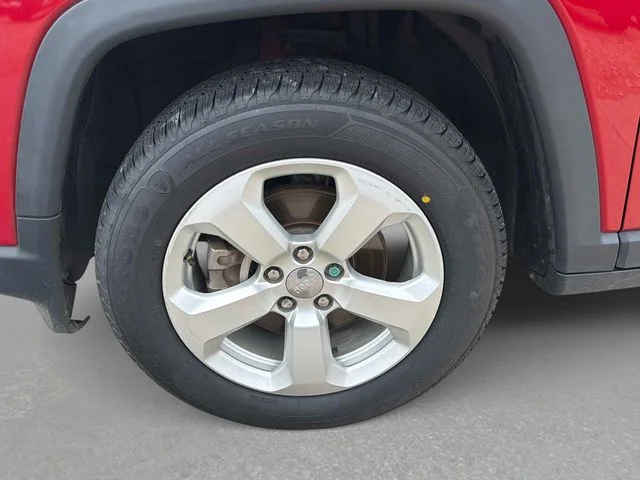 Used 2019 Red Jeep Latitude image 11