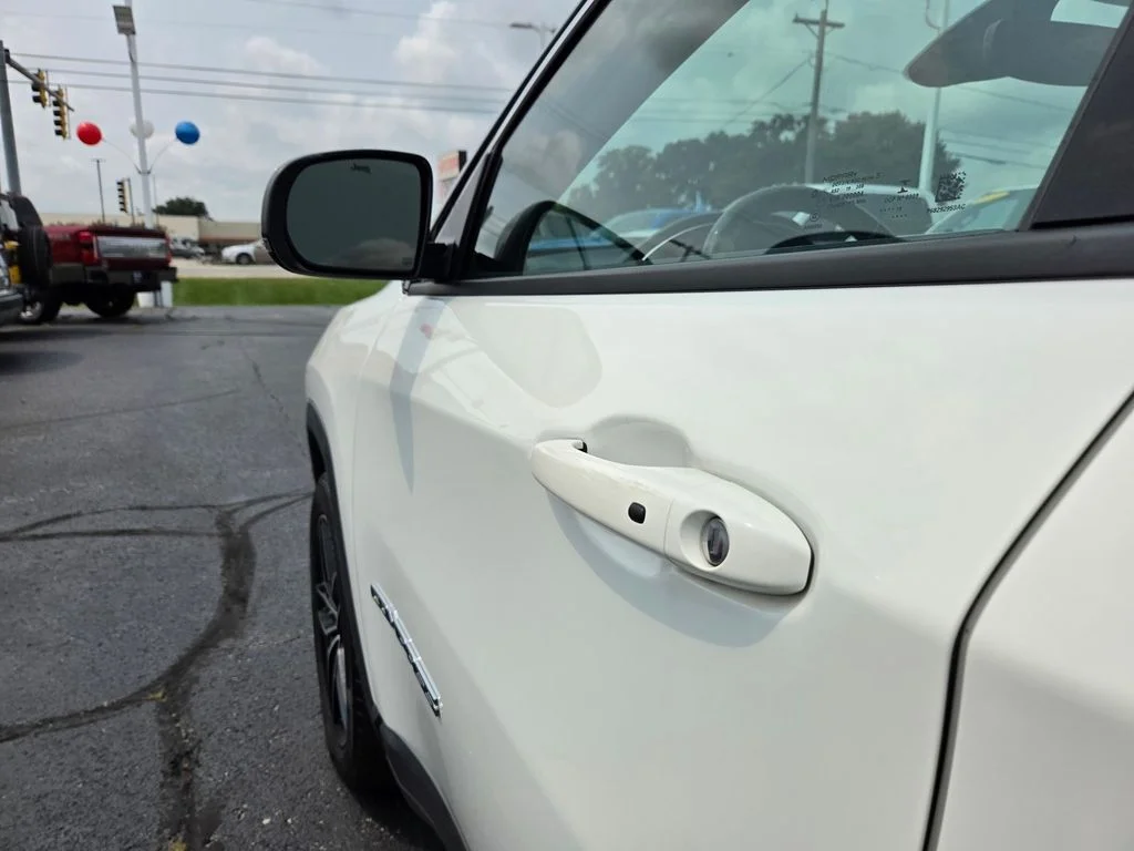 Used 2019 White Clearcoat Jeep Limited image 34