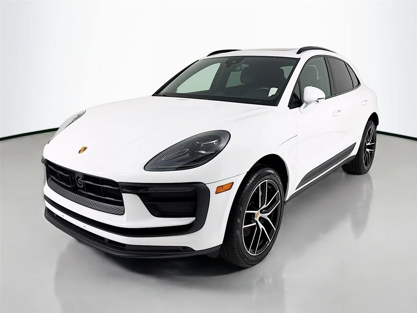 2023 Porsche Macan T's photo