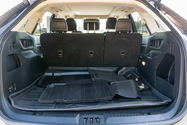 Used 2019 Gray Ford SEL image 11