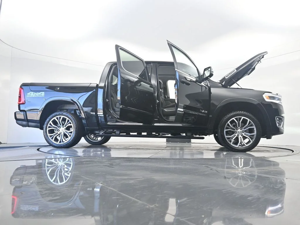New 2026 Diamond Black Crystal Pearl-Coat Exterior Paint RAM Tungsten image 47