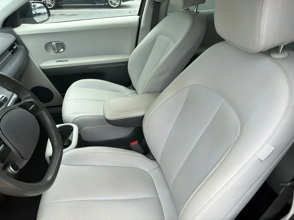 Used 2022 Black Hyundai SEL image 7