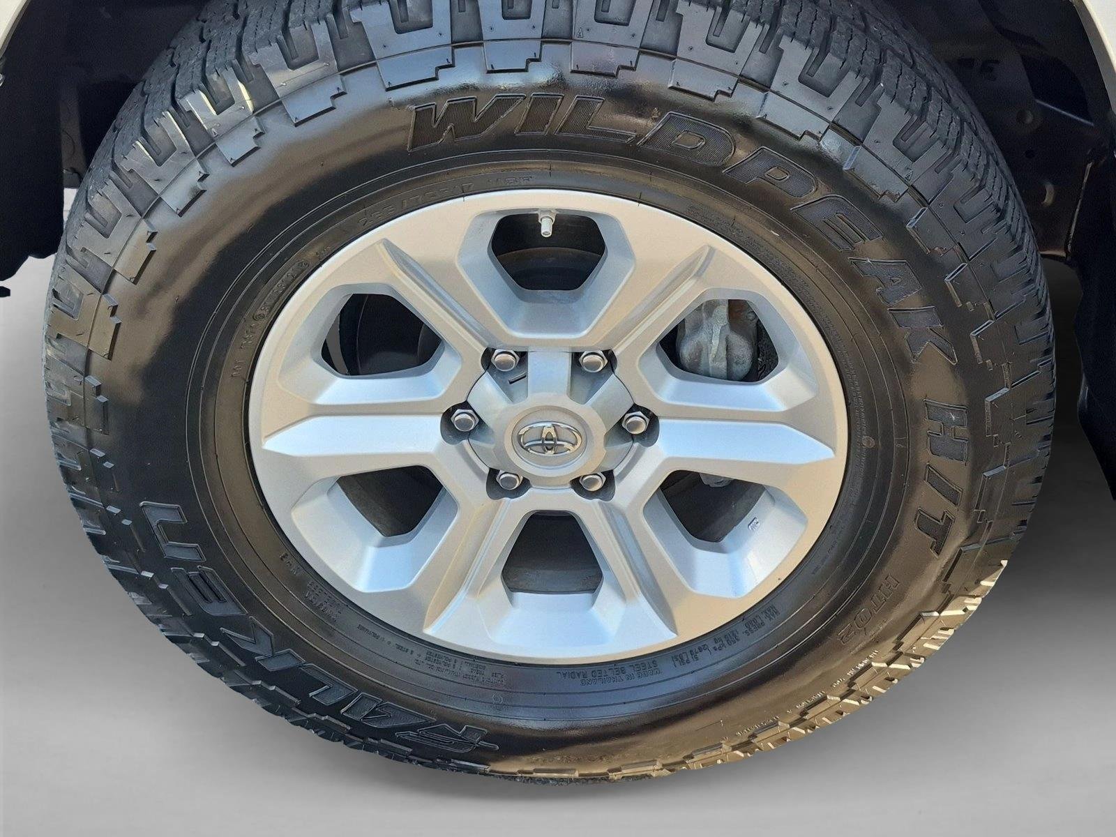 Used 2019 Classic Silver Metallic Toyota SR5 image 22