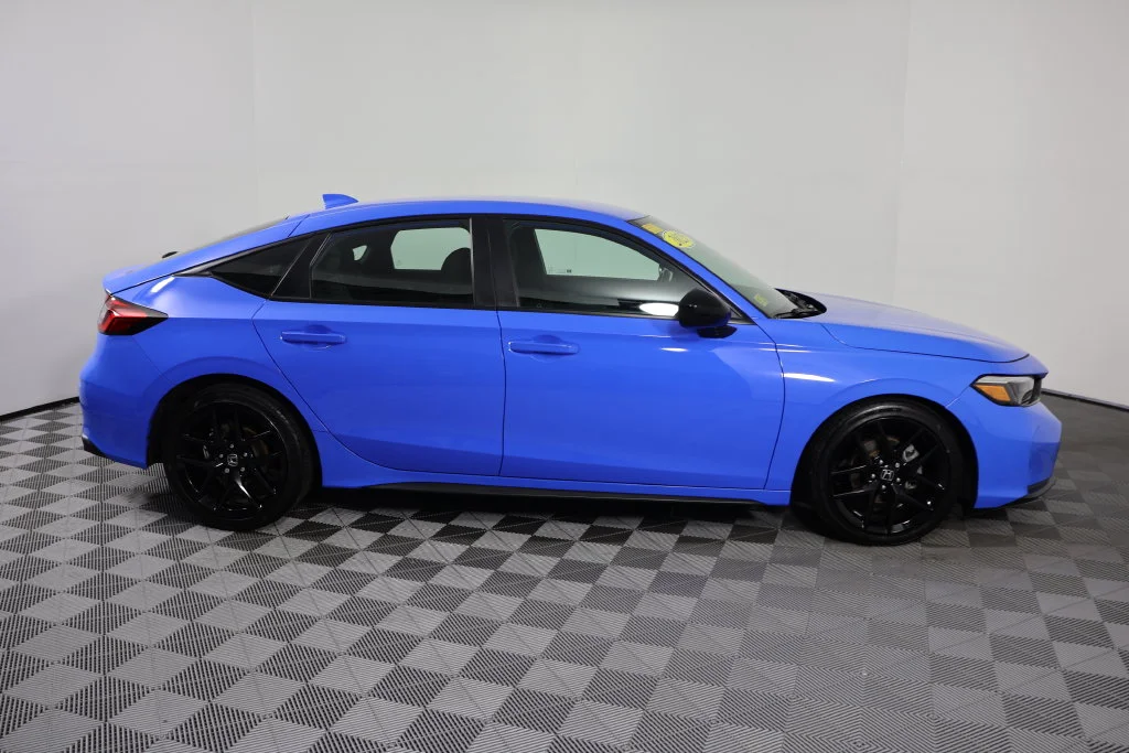 Used 2025 Boost Blue Pearl Honda Sport image 9