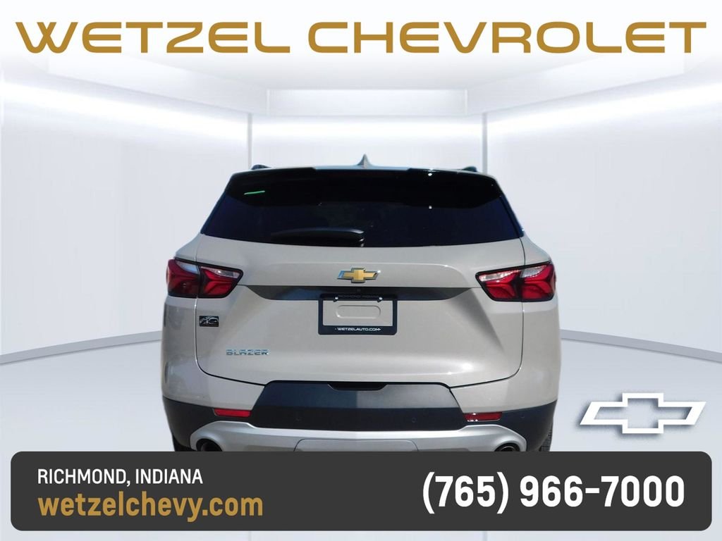 Used 2021 Gray Chevrolet LT image 4
